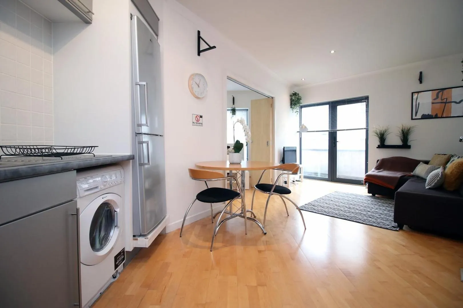 Centrally Located Spacious 2Br | Cohost Partners Cardiff Apartament