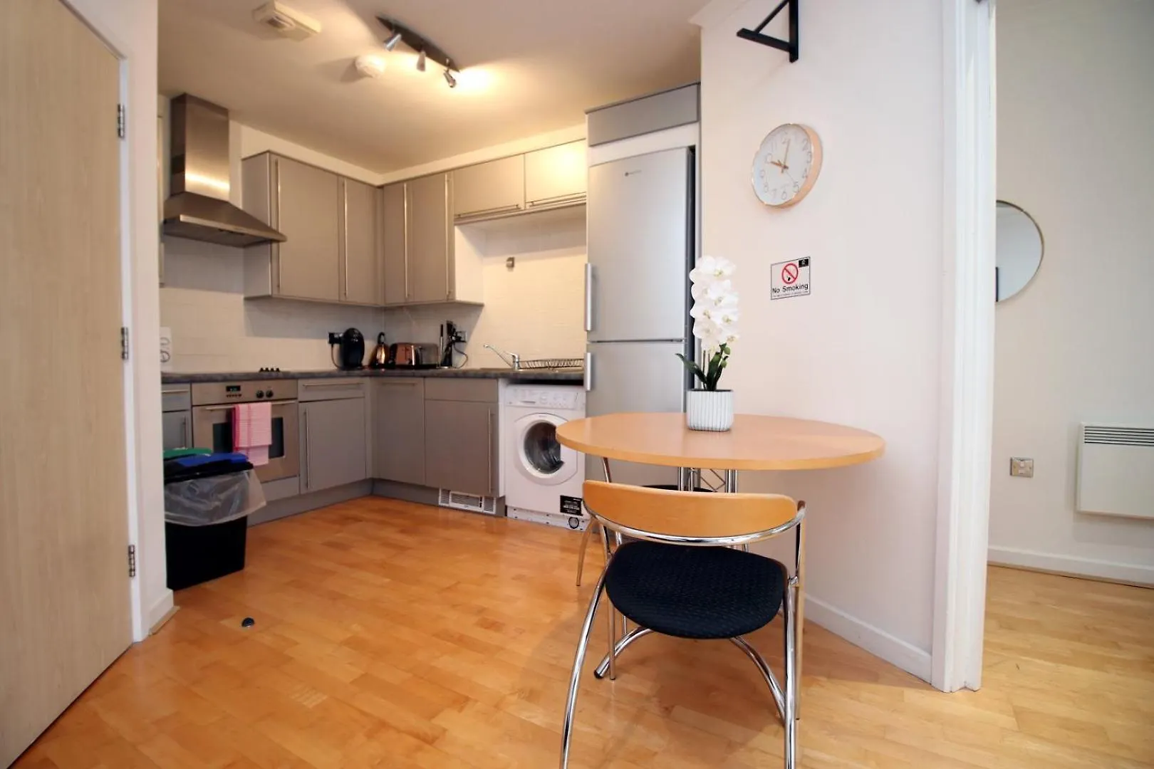 Centrally Located Spacious 2Br | Cohost Partners Cardiff