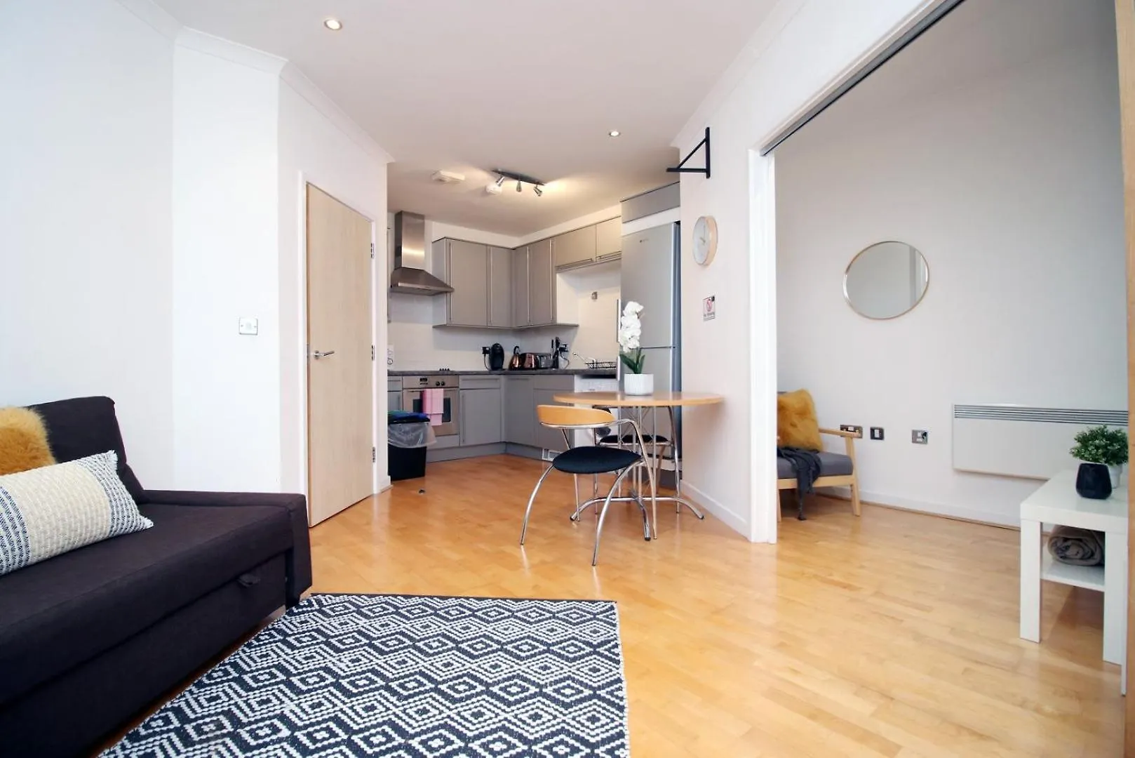 Centrally Located Spacious 2Br | Cohost Partners Cardiff 0*,  Wielka Brytania
